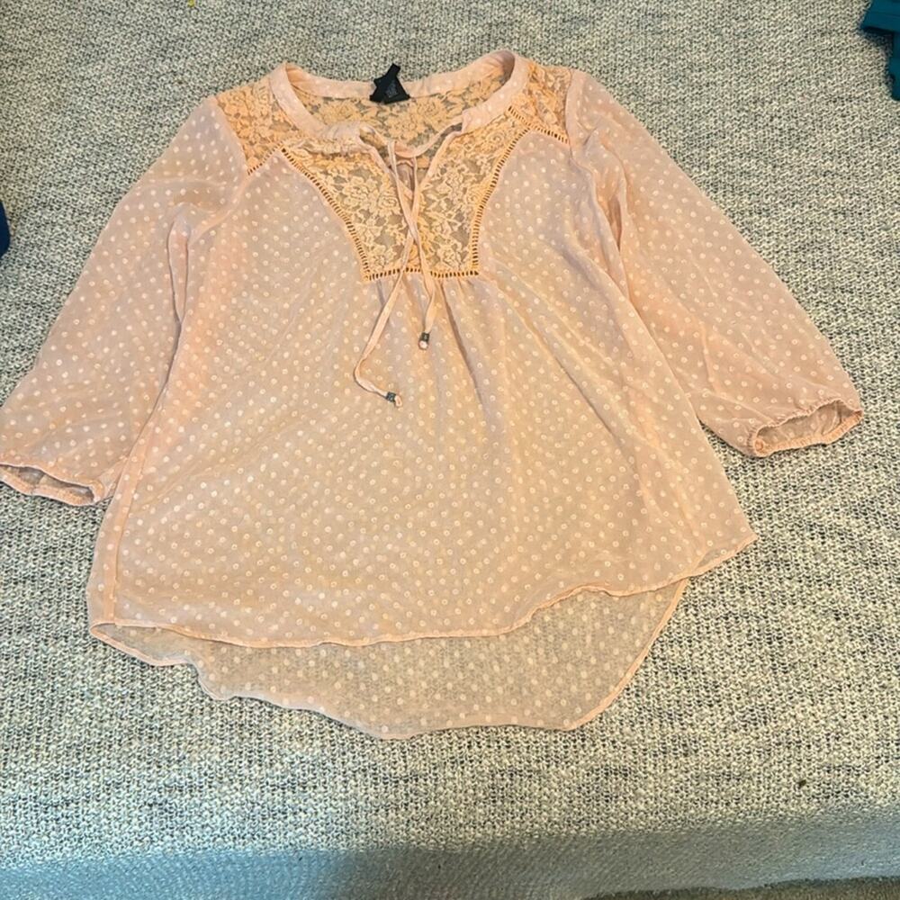New Directions size Lg Blush Pink Lace Accent Blouse